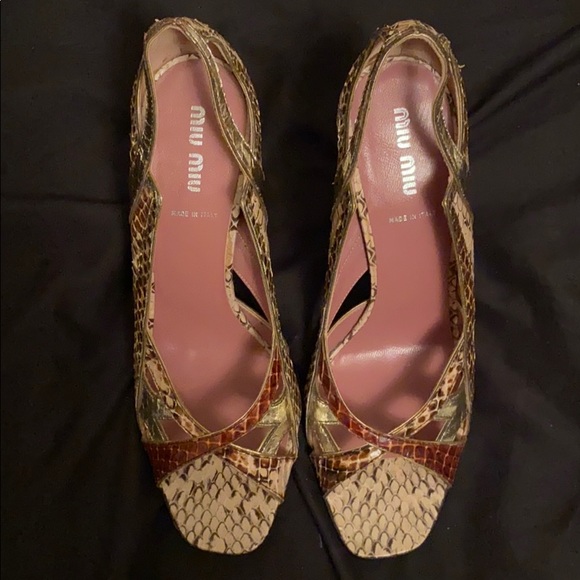 Like new Miu Miu embossed sandals Size 39 - Picture 2 of 5